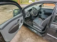 Usata Renault Clio 58 CV (42 kW) 2006 Nero Utilitaria