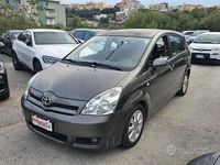 Usata Toyota Corolla Verso 136 CV (100 kW) 2005 Grigio Monovolume