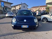 Usata VW New Beetle 116 CV (85 kW) 2000 Blu Utilitaria