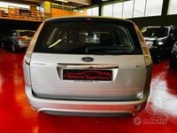 Begagnad Ford Focus Titanium 109 HK (80 kW) 2010 Grå Kombi