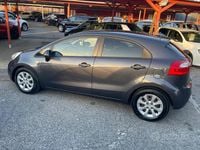 Usata Kia Rio 83 CV (61 kW) 2016 Blu Berlina