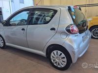 Usata Toyota Aygo Sol 68 CV (50 kW) 2010 Grigio Utilitaria