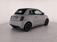 Usata Fiat 500e Passion 86 kW (118 CV) 2020 Grigio ghiacchio Cabrio