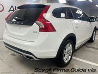 Usata Volvo V60 CC Momentum 150 CV (110 kW) 2017 Bianco Station wagon