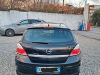 Usata Opel Astra 101 CV (74 kW) 2005 Nero Berlina