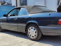 Usata Mercedes E200 136 CV (100 kW) 1996 Nero Cabrio