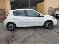 Käytetty Renault Clio IV Dynamique 89 HP (65 kW) 2012 Valkoinen Sedan