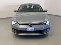 Usata VW Golf VIII Life 131 CV (96 kW) 2023 Grigio Utilitaria