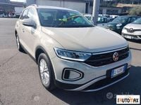Usata VW T-Roc Life 150 CV (110 kW) 2023 Beige SUV