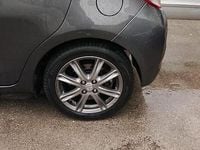 Usata Toyota Yaris 90 CV (66 kW) 2012 Grigio Utilitaria
