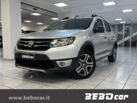 Usata Dacia Sandero Lauréate 90 CV (66 kW) 2014 Argento Berlina