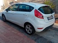 Usata Ford Fiesta 96 CV (70 kW) 2012 Bianco Utilitaria