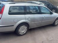 Begagnad Ford Mondeo 2003 Grå