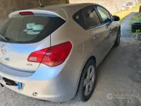 Usata Opel Astra 110 CV (80 kW) 2010 Grigio Berlina
