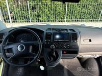 Usata VW Caravelle 2005 Giallo Furgone