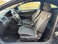 Usata Opel Astra GTC 110 CV (80 kW) 2010 Nero Berlina