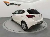 Begagnad Mazda 2 Exceed 105 HK (77 kW) 2016 Vit Sedan