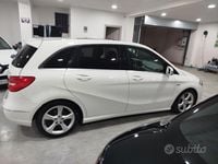 Usata Mercedes B200 Premium 136 CV (100 kW) 2015 Bianco Utilitaria