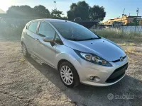 Usata Ford Fiesta Titanium 70 CV (51 kW) 2012 Grigio Berlina