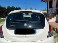 Usata Lancia Ypsilon 69 CV (50 kW) 2016 Bianco Utilitaria