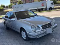 Usata Mercedes E200 136 CV (100 kW) 1996 Grigio Berlina