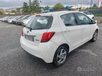 Usata Toyota Yaris Hybrid 73 CV (53 kW) 2016 Bianco Berlina