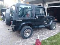 Usata Jeep Wrangler Laredo 103 CV (75 kW) 1989 Nero SUV