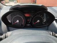 Usata Ford Fiesta 70 CV (51 kW) 2012 Bianco Utilitaria