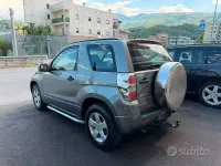 Usata Suzuki Grand Vitara 106 CV (77 kW) 2007 Grigio SUV