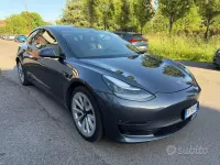 Usata Tesla Model 3 152 kW (208 CV) 2021 Grigio scuro Berlina