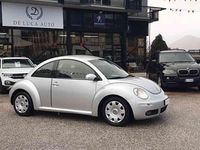 Usata VW New Beetle 105 CV (77 kW) 2006 Argento Utilitaria