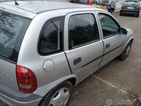 Usata Opel Corsa 65 CV (47 kW) 1999 Argento Berlina