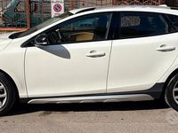 Usata Volvo V40 120 CV (88 kW) 2017 Bianco Berlina