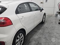 Usado Kia Rio Active 85 CV (62 kW) 2016 Blanco Utilitario