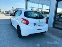Usata Peugeot 208 Active 82 CV (60 kW) 2013 Bianco Utilitaria