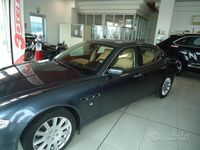 Begagnad Maserati Quattroporte 400 HK (294 kW) 2004 Grå Sedan