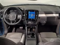 Usata Volvo XC40 Core 129 CV (94 kW) 2023 Fjord blue metallizzato SUV