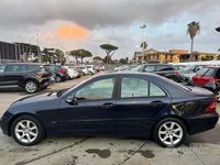 Usata Mercedes C220 143 CV (105 kW) 2004 Blu Berlina