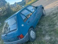 Usata Peugeot 205 49 CV (36 kW) 1984 Blu Utilitaria