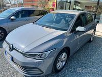 Usata VW Golf VIII Life 110 CV (80 kW) 2022 Monsone gray Berlina