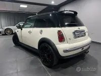 Usata Mini Cooper 88 CV (64 kW) 2005 Marrone Utilitaria