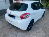 Usata Peugeot 208 68 CV (50 kW) 2013 Bianco Utilitaria