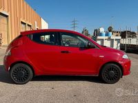 Usata Lancia Ypsilon 69 CV (50 kW) 2019 Rosso Utilitaria