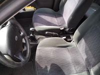 Usata Ford Focus Ambiente 100 CV (73 kW) 2001 Blu Station wagon