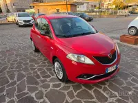 Usata Lancia Ypsilon Silver 69 CV (50 kW) 2017 Rosso Utilitaria