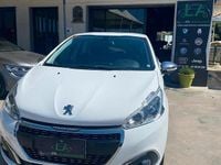 Gebraucht Peugeot 208 Allure 75 PS (55 kW) 2017 Weiß Kleinwagen