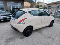 Usata Lancia Ypsilon 69 CV (50 kW) 2022 Beige Utilitaria