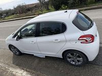 Usata Peugeot 208 Allure 82 CV (60 kW) 2015 Utilitaria