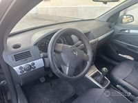 Usata Opel Astra 101 CV (74 kW) 2007 Nero Berlina