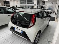 Usata Toyota Aygo Connect Style 72 CV (52 kW) 2021 Bianco(met.) Utilitaria